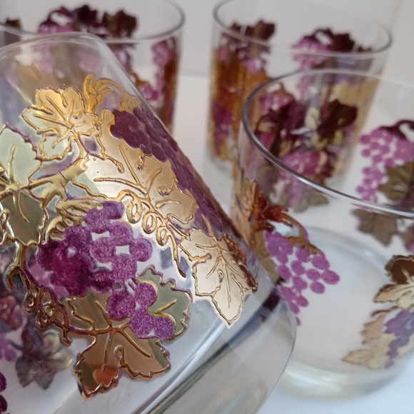 Vintage Tumblers Embossed with Grapes and Leaves. Gorgeous 22k Gold. Set of 4. - Picture 4 of 9